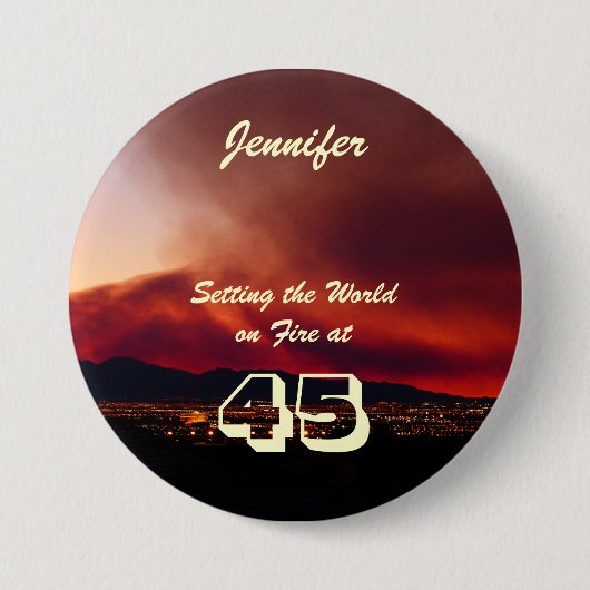 45誕生日世界を火のボタンに設定 缶バッジ (正面)