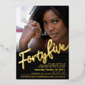 45 45誕生日金ゴールド黒写真スクリプト 箔招待状 (正面)