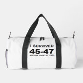 45-47を生き延びた ダッフルバッグ (裏面)