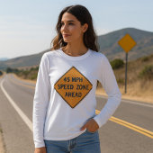 45 MPHスピードゾーン前方のカスタム交通標識 Tシャツ