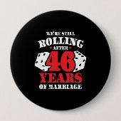 46周年おもしろいカップル46結婚した年 缶バッジ (正面)