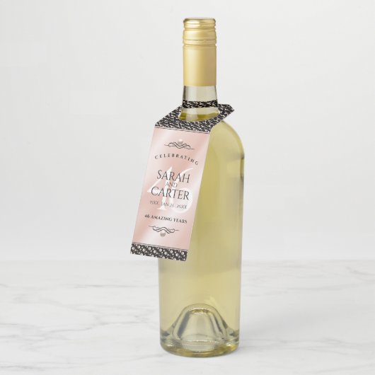 46thエレガントパールの結婚記念日お祝い ボトルネックタグ (アングル)