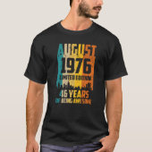 46th Birthday 46 Years Awesome Since August 1976 V Tシャツ (正面)