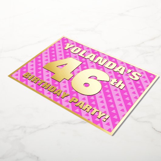 46th Birthday Party —おもしろいピンクのハートとストライプ 箔招待状 (回転した状態)