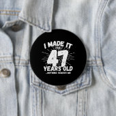 47おもしろい誕生日引用文皮肉47歳 缶バッジ (インサイチュ)