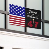47トランプデサンティス2024 横断幕 (ビルの外側)