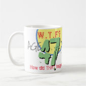 47歳。WTF?どうしたんだ！コーヒーマグ コーヒーマグカップ (左)