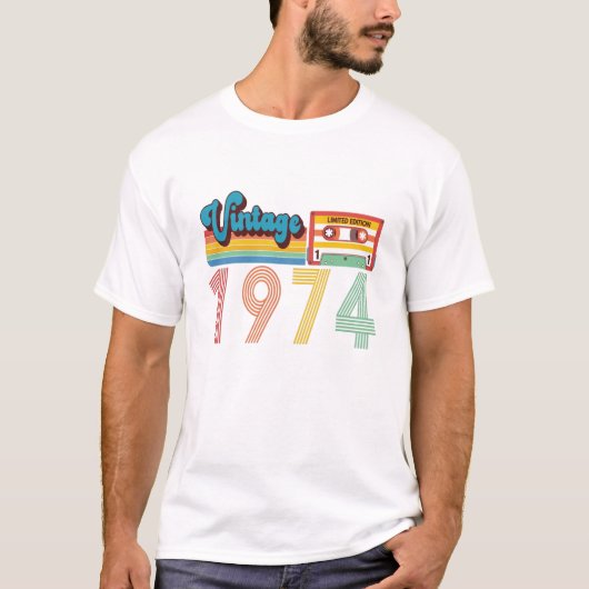 47番目の誕生日ヴィンテージレトロ1974カセットテープ Tシャツ (正面)