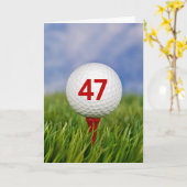 47誕生日ゴルフボールオンレッドティー カード (黄色い花)