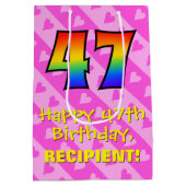 47誕生日:おもしろいピンクのハートストライプ; Rainbow 47 ミディアムペーパーバッグ (裏面)