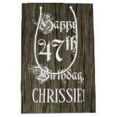 47誕生日: ファンシー, フェイク Wood Look +名前をカスタムする ミディアムペーパーバッグ (正面)