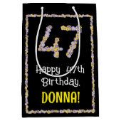 47誕生日:フローラ花数名前をカスタムする ミディアムペーパーバッグ (正面)