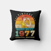 48歳1977年ヴィンテージ48誕生日女性 クッション (正面)