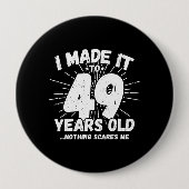 49おもしろい誕生日引用文皮肉49歳 缶バッジ (正面)