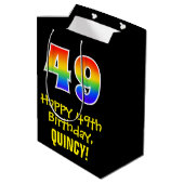 49誕生日:おもしろいはっきりした、カラフルレインボー「49」 ミディアムペーパーバッグ (裏面アングル)