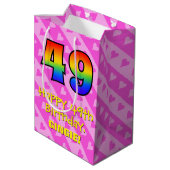 49誕生日:おもしろいピンクのハートストライプ; Rainbow 49 ミディアムペーパーバッグ (裏面アングル)