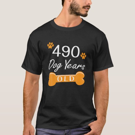 490犬歳70おもしろい歳誕生日子犬の恋人 Tシャツ (正面)