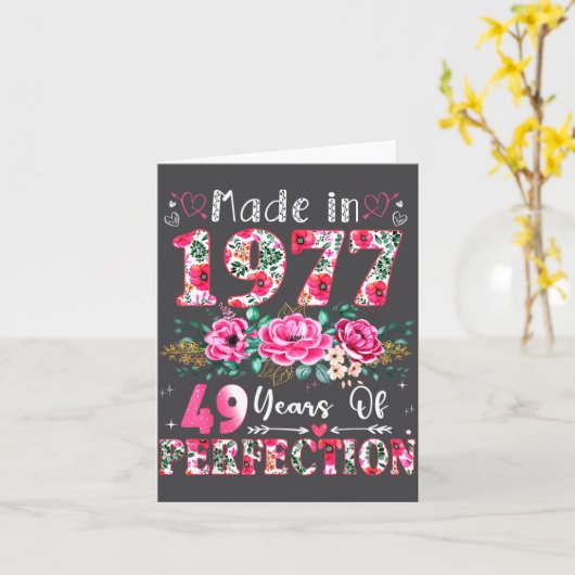 49 Year Old Made In 1977 Floral 49th Birthday Wome カード (黄色い花)