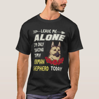4 私をほっといて! 今はジャーマンシェパードとだけ話してる Tシャツ