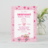 4thバースデーピンクトラックハートパーティの招待状 招待状 (スタンド正面)