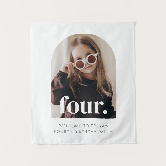 4th誕生日4アーチ写真ウェルカムサイン タペストリー (正面)