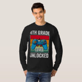 4th Grade Level Unlocked Video Game Back to School Tシャツ (正面フル)