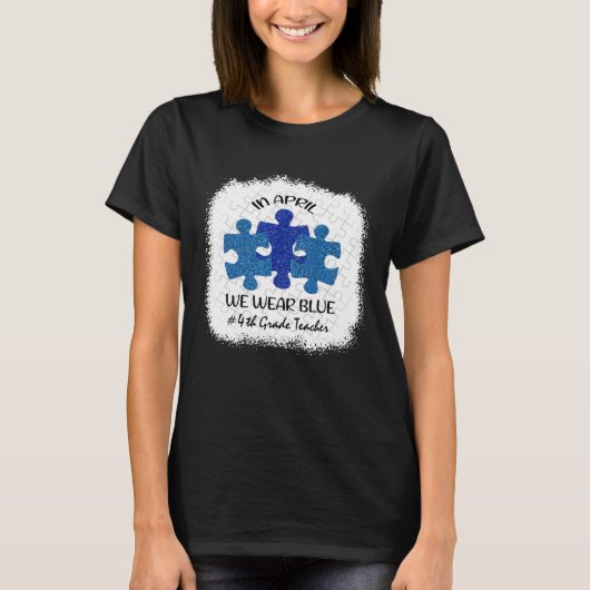 4th Grade Teacher Autism Awareness In April We Wea Tシャツ (正面)