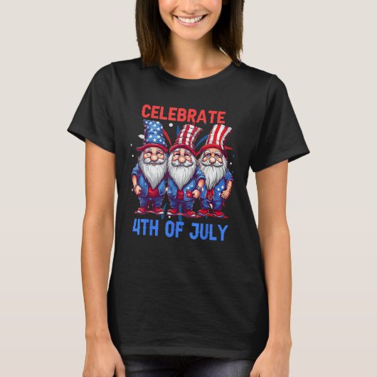 4th Of July American Gnomes Celebrating Independen Tシャツ (正面)