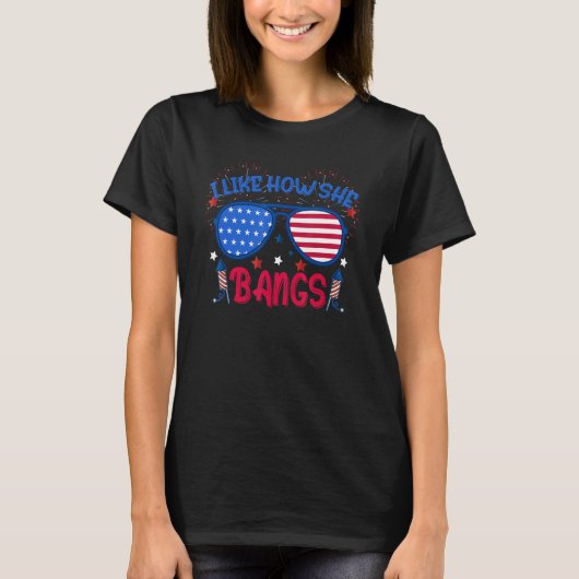 4th of July Couple I Like How She Bangs Fireworks Tシャツ (正面)