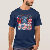 4th of July Gnomes American Patriotic Fireworks  Tシャツ (正面)