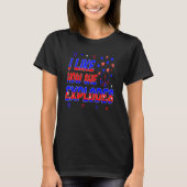 4th of July I Like How She Explodes Men Women USA  Tシャツ (正面)