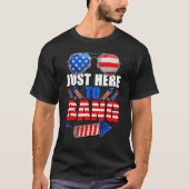4th Of July I'm Just Here To Bang Fireworks 2023 Tシャツ (正面)