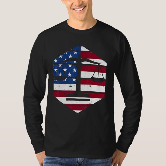 4th Of July Lawyer Attorney US Flag Scale Of Justi Tシャツ (正面)