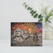 4th of July Mount Rushmore Humor with Fireworks ポストカード (スタンド正面)