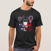 4th Of July Red White Blue Wine Glasses Fireworks  Tシャツ (正面)