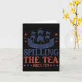 4th Of July Spilling The Tea Since 1773 Funny Retr カード (黄色い花)