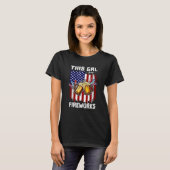 4th Of July This Gal Loves Fireworks USA Proud Ame Tシャツ (正面フル)