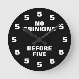 5つのオフィスのノベルティラウンドの前に飲みおもしろいない ラウンド壁時計