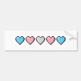 5つのトランスジェンダープライドフラグのピクセルハートの行 バンパーステッカー