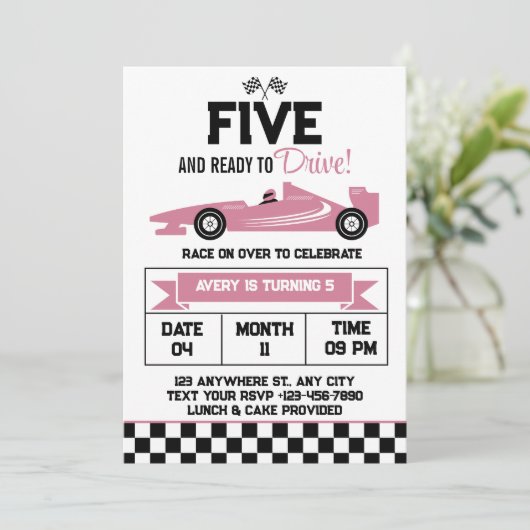5と女の子を運転する準備ができて5歳の誕生日パーティー 招待状 (スタンド正面)