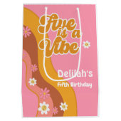 5はヴィーブ、グルービーのレトロなヴィンテージ誕生日 ミディアムペーパーバッグ (裏面)