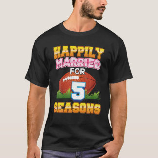 5サッカー結婚したシーズンズ年の幸せアニヴ Tシャツ