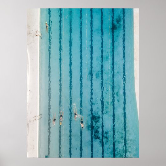 5人がプールで泳いでいる ポスター (正面)