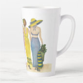 5人のビーチBabe Friends on a tall 17" カフェラテマグ (右)