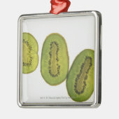 5切れのキーウィフルーツのクローズアップ メタルオーナメント (左)