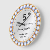 5周年記念結婚ダイヤモンド名前をカスタムする ラージ壁時計 (傾斜)