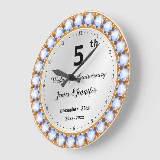 5周年記念結婚ダイヤモンド名前をカスタムする ラージ壁時計 (傾斜)