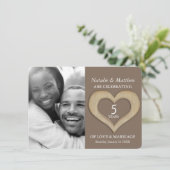 5周年 木製 結婚記念日 ブラウン カスタム フォト 招待状 (スタンド正面)