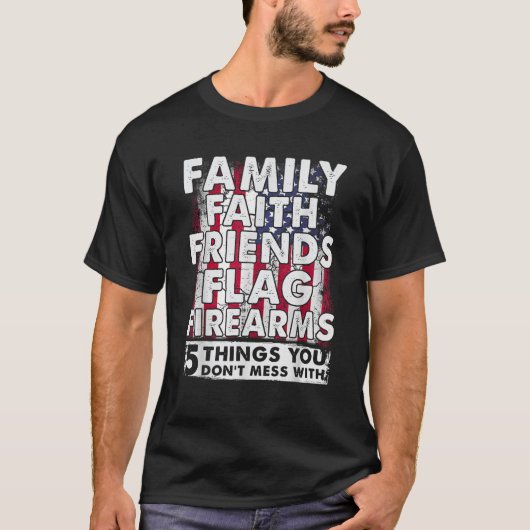 5家族の信仰の友人との混乱を避けるフラグのファイアー Tシャツ (正面)