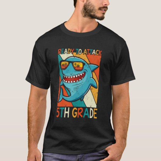 5年生のサメをシャオにおもしろい戻す準備 Tシャツ (正面)